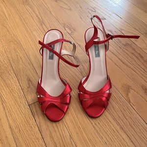 Sarah Jessica Parker SJP Strappy Heels in Vibrant, Shiny Red IT40